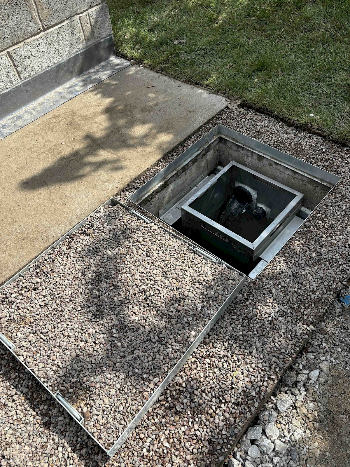 Circular Mirror Pool image